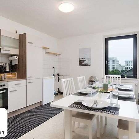 Einfach Aber Sehr Komfortabel - Wohnung Fuer 6 Personen - 2Xwc - Grupen, Messe, Monteure, Studenten - Voll Ausgestattet - 6 Betten 140X200Cm Hochwertig, 3 Smart-Tv 55 Zoll Netflix, 1000 Mbit Wlan, Voll Ausgestattete Kueche Дуйсбург Экстерьер фото