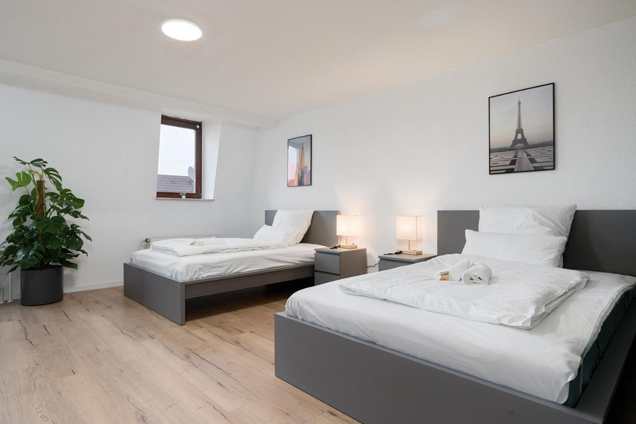 Einfach Aber Sehr Komfortabel - Wohnung Fuer 6 Personen - 2Xwc - Grupen, Messe, Monteure, Studenten - Voll Ausgestattet - 6 Betten 140X200Cm Hochwertig, 3 Smart-Tv 55 Zoll Netflix, 1000 Mbit Wlan, Voll Ausgestattete Kueche Дуйсбург Экстерьер фото