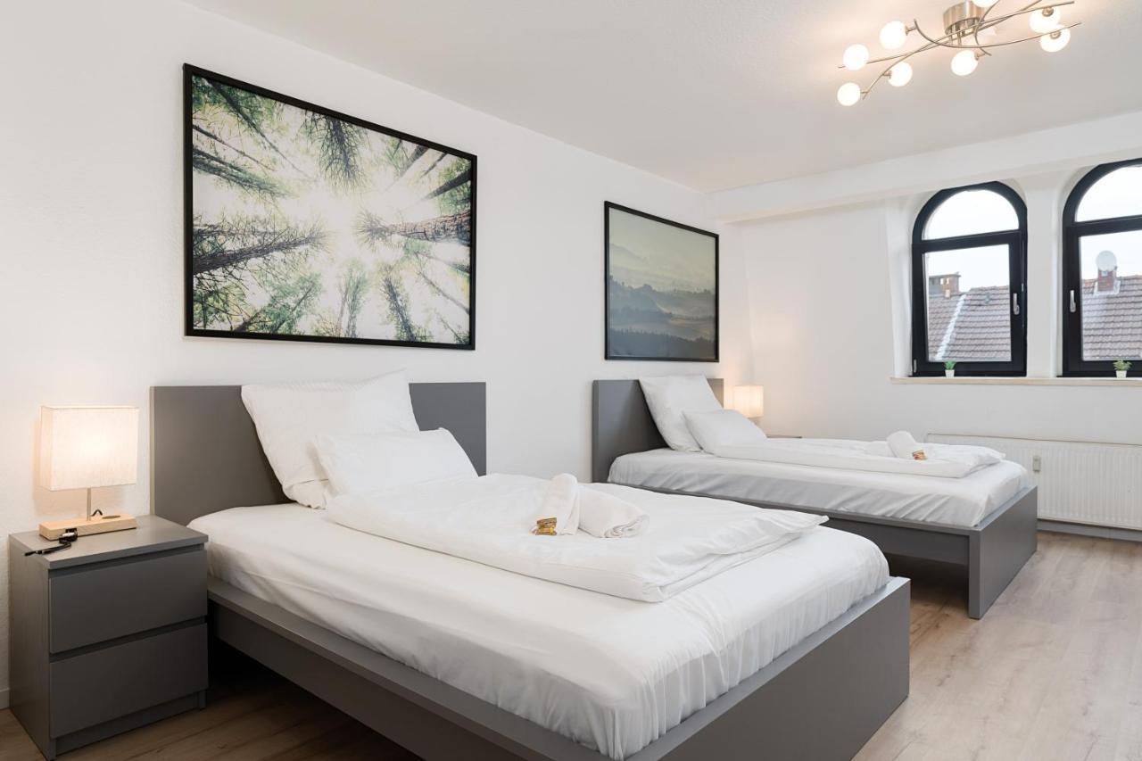 Einfach Aber Sehr Komfortabel - Wohnung Fuer 6 Personen - 2Xwc - Grupen, Messe, Monteure, Studenten - Voll Ausgestattet - 6 Betten 140X200Cm Hochwertig, 3 Smart-Tv 55 Zoll Netflix, 1000 Mbit Wlan, Voll Ausgestattete Kueche Дуйсбург Экстерьер фото