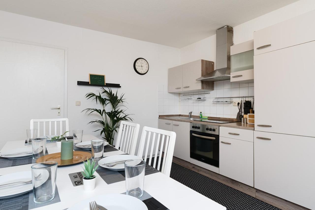Einfach Aber Sehr Komfortabel - Wohnung Fuer 6 Personen - 2Xwc - Grupen, Messe, Monteure, Studenten - Voll Ausgestattet - 6 Betten 140X200Cm Hochwertig, 3 Smart-Tv 55 Zoll Netflix, 1000 Mbit Wlan, Voll Ausgestattete Kueche Дуйсбург Экстерьер фото